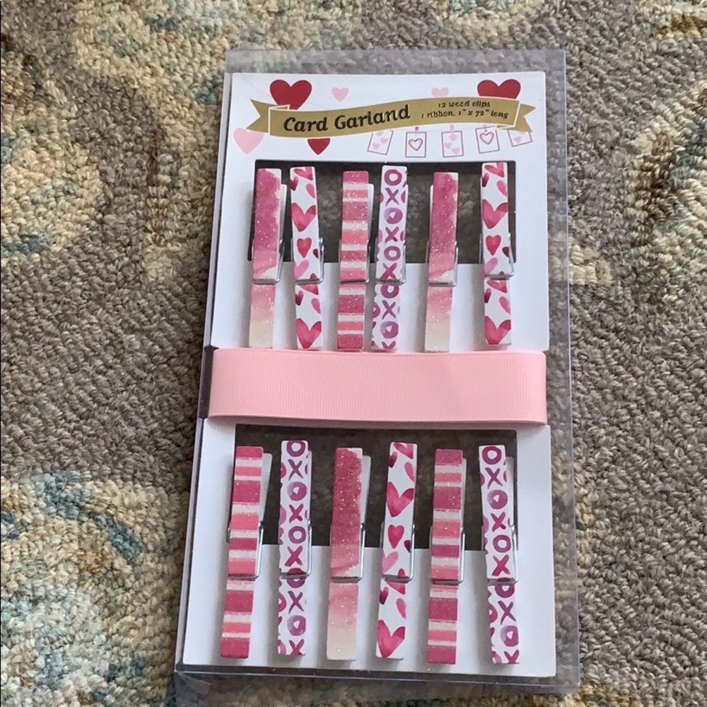 NWT Heart card and artwork garland